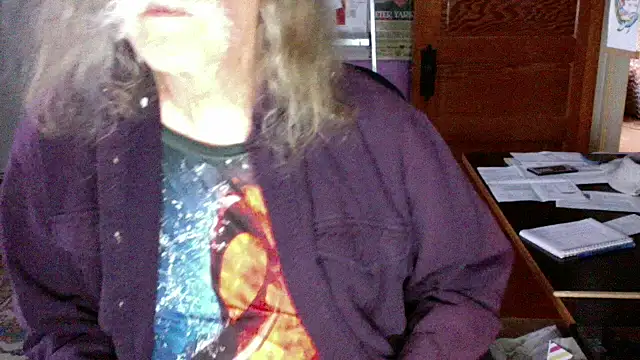 LickYourYoni online show from May 25, 2026, 3:23 am