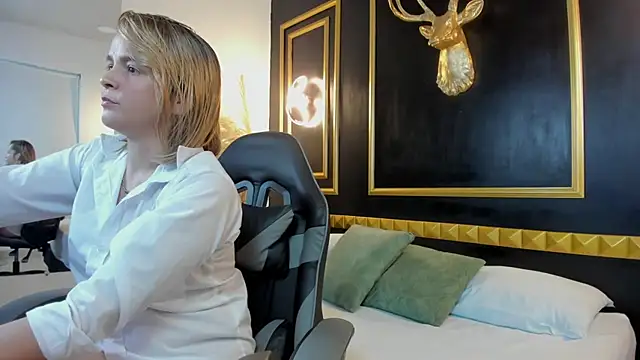 laia hatman online show from February 5, 2026, 3:00 am