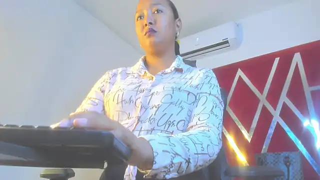 Snapshot of sweetdesireasm chatting on February 1, 2026, 8:29 pm sweetdesireasm online show from February 1, 2026, 8:29 pm