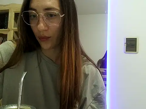 Noracherry online show from February 19, 2026, 10:28 pm