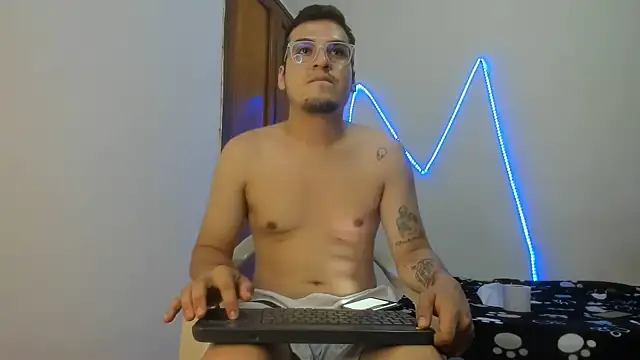 Snapshot of jaykoboy420 chatting on January 7, 2026, 1:52 am jaykoboy420 online show from January 7, 2026, 1:52 am