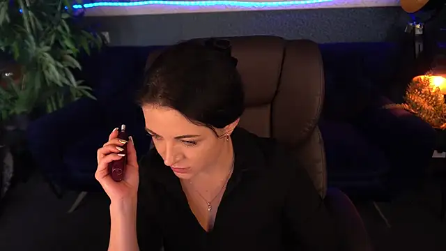 Dafni Monn online show from October 13, 2025, 5:29 am