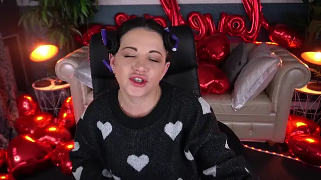 Dafni Monn online show from February 7, 2026, 6:39 am