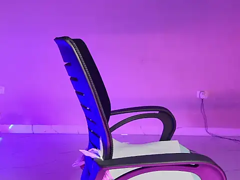 Snapshot of CutieVibe01 chatting on January 9, 2026, 8:06 am CutieVibe01 online show from January 9, 2026, 8:06 am