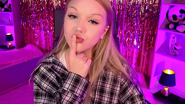 ChloeWhite online show from March 27, 2026, 4:07 pm