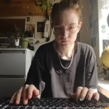 Snapshot of Shy_Bamby chatting on May 3, 2026, 9:26 am Shy Bamby online show from May 3, 2026, 9:26 am