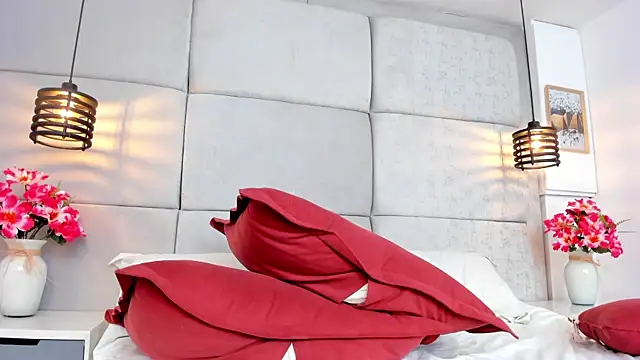 Snapshot of IvonneOwen chatting on April 26, 2026, 11:30 am IvonneOwen online show from April 26, 2026, 11:30 am