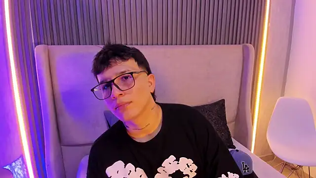 Snapshot of SamuParker chatting on January 13, 2026, 3:45 am SamuParker online show from January 13, 2026, 3:45 am