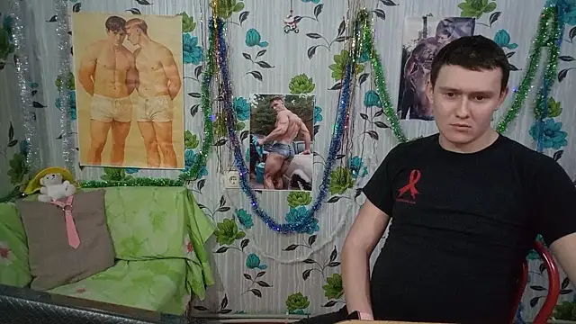 Snapshot of LuxeBoy_ chatting on January 11, 2026, 12:04 am LuxeBoy online show from January 11, 2026, 12:04 am