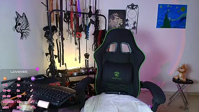 ariannaconnor  online show from April 16, 2026, 1:34 pm