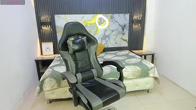 Dark Desiree18 online show from February 21, 2026, 1:45 pm