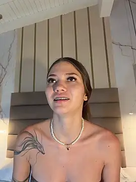 EmmaJhoons online show from March 26, 2026, 10:21 am