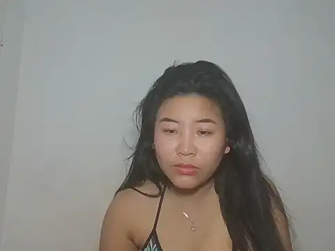 Zyeiii online show from March 25, 2026, 7:25 am