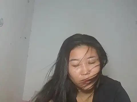 Zyeiii online show from June 25, 2026, 6:34 pm