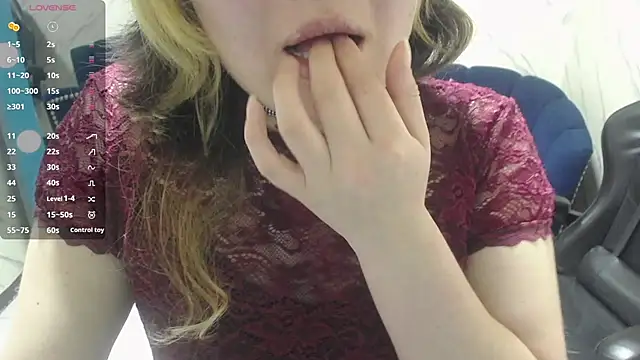 Snapshot of Nezuko_v chatting on January 10, 2026, 3:19 am Nezuko v online show from January 10, 2026, 3:19 am