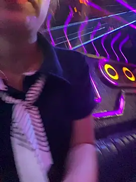 Angela loveee online show from April 17, 2026, 5:21 am