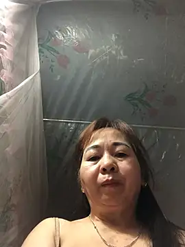 -Mery- online show from April 18, 2026, 7:40 pm