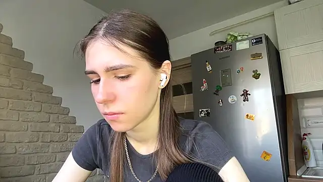 ElsieKuhlmann online show from April 13, 2026, 5:13 am