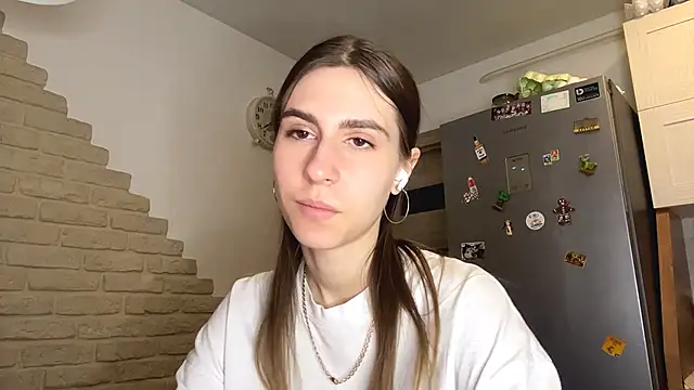 ElsieKuhlmann online show from April 18, 2026, 7:58 pm