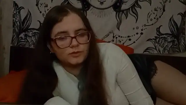 Snapshot of Miyabeee chatting on February 19, 2026, 5:20 pm Miyabeee online show from February 19, 2026, 5:20 pm