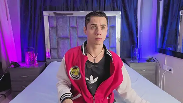 LeoMonnroe online show from February 9, 2026, 7:18 pm