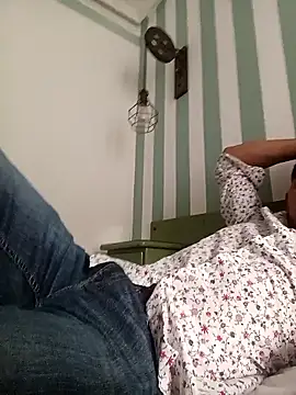 Snapshot of Carlitos2728 chatting on January 13, 2026, 1:27 pm Carlitos2728 online show from January 13, 2026, 1:27 pm