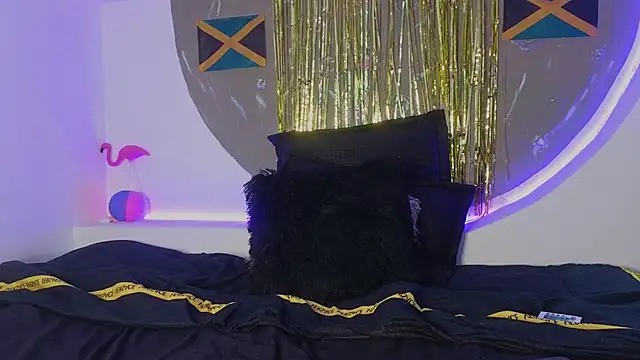 Apolo lux1 online show from April 12, 2026, 8:03 pm