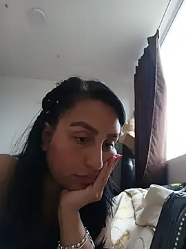 Snapshot of LunaRouuse_ chatting on May 15, 2026, 3:52 pm LunaRouuse online show from May 15, 2026, 3:52 pm
