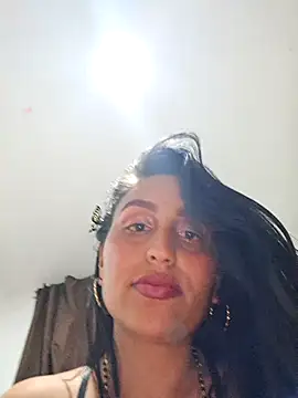 Snapshot of LunaRouuse_ chatting on May 16, 2026, 11:03 pm LunaRouuse online show from May 16, 2026, 11:03 pm