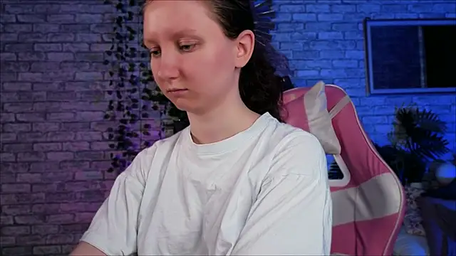Snapshot of SunshineBlaze chatting on May 13, 2026, 5:38 am SunshineBlaze online show from May 13, 2026, 5:38 am