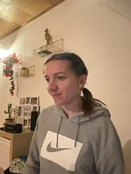 Snapshot of Marina_und_Jayden chatting on March 15, 2026, 9:43 pm Marina und Jayden online show from March 15, 2026, 9:43 pm