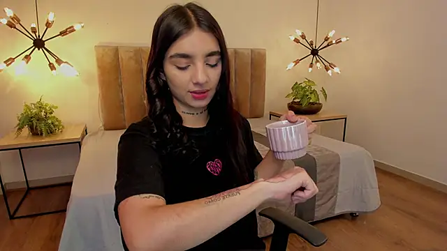 Abriil cutee online show from March 19, 2026, 11:03 am