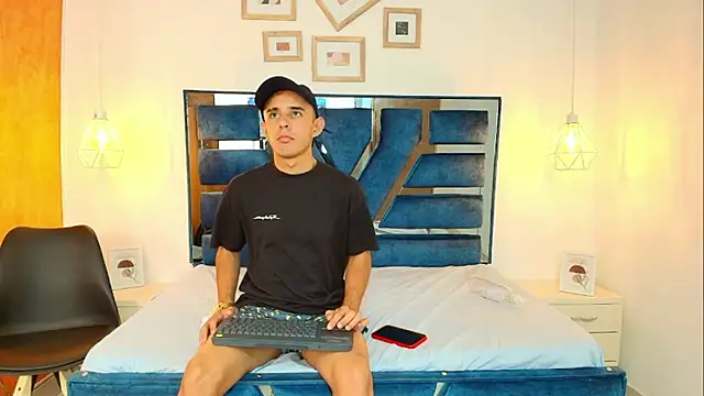 Snapshot of Lian_Brown chatting on January 14, 2026, 8:03 pm Lian Brown online show from January 14, 2026, 8:03 pm