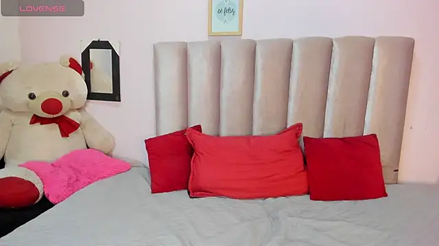 Snapshot of Roger_And_Ramona chatting on January 11, 2026, 1:49 pm Roger And Ramona online show from January 11, 2026, 1:49 pm