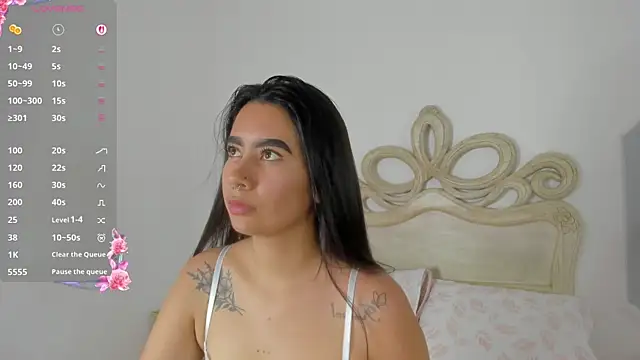 paulina lux online show from March 18, 2026, 8:01 pm