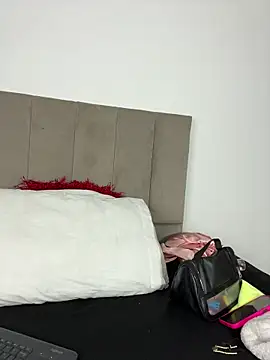 Snapshot of LeslyCooper1 chatting on February 11, 2026, 7:19 pm LeslyCooper1 online show from February 11, 2026, 7:19 pm