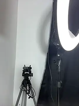 Snapshot of LeslyCooper1 chatting on February 14, 2026, 7:32 pm LeslyCooper1 online show from February 14, 2026, 7:32 pm