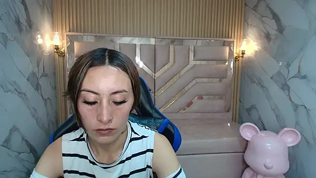 katalina r  online show from March 15, 2026, 12:33 pm