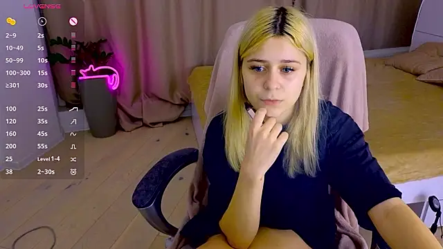 ApheliaStar online show from February 3, 2026, 4:56 pm