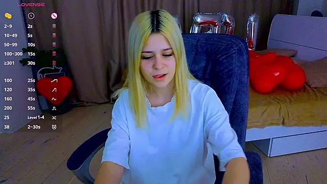 ApheliaStar online show from February 10, 2026, 3:49 pm