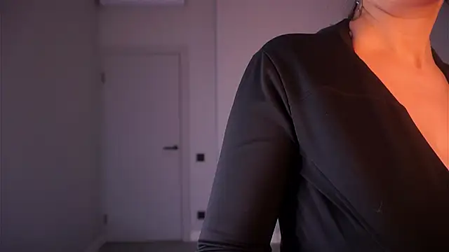 Snapshot of KarolClunie chatting on January 12, 2026, 5:40 pm KarolClunie online show from January 12, 2026, 5:40 pm