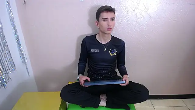 Iam Smith  online show from February 27, 2026, 10:32 pm