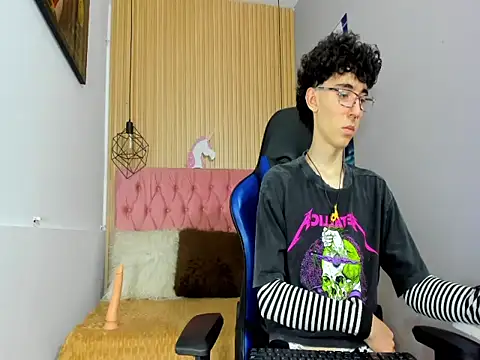 Syriussz online show from February 12, 2026, 7:31 pm