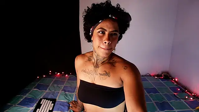 Canela Osada  online show from April 19, 2026, 1:16 am