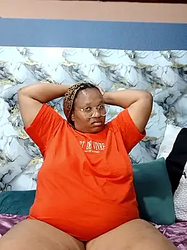 Snapshot of Ze-Zee99 chatting on January 12, 2026, 10:59 pm Ze-Zee99 online show from January 12, 2026, 10:59 pm