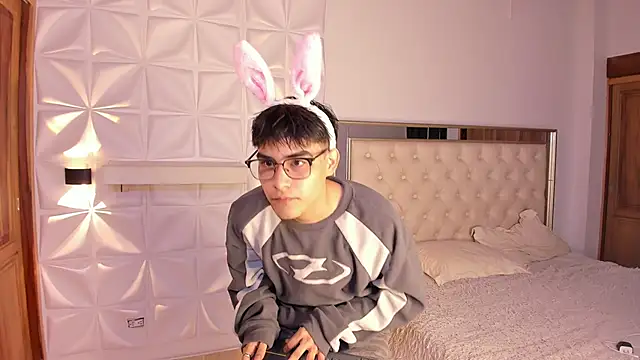 IamJuanJoc online show from February 2, 2026, 4:11 am