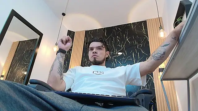 Snapshot of Enzo_Turner chatting on January 13, 2026, 3:23 am Enzo Turner online show from January 13, 2026, 3:23 am