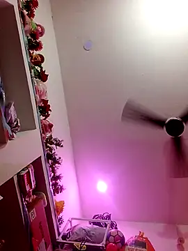 kiiuu sexe online show from March 28, 2026, 4:50 pm