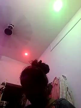 kiiuu sexe online show from April 15, 2026, 8:09 pm