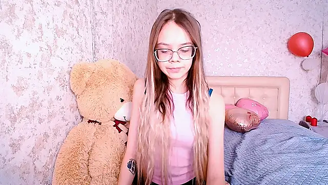 LolliStrawberry online show from March 7, 2026, 2:19 am